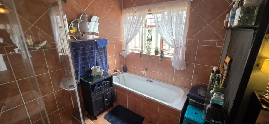 3 Bedroom Property for Sale in Flimieda North West